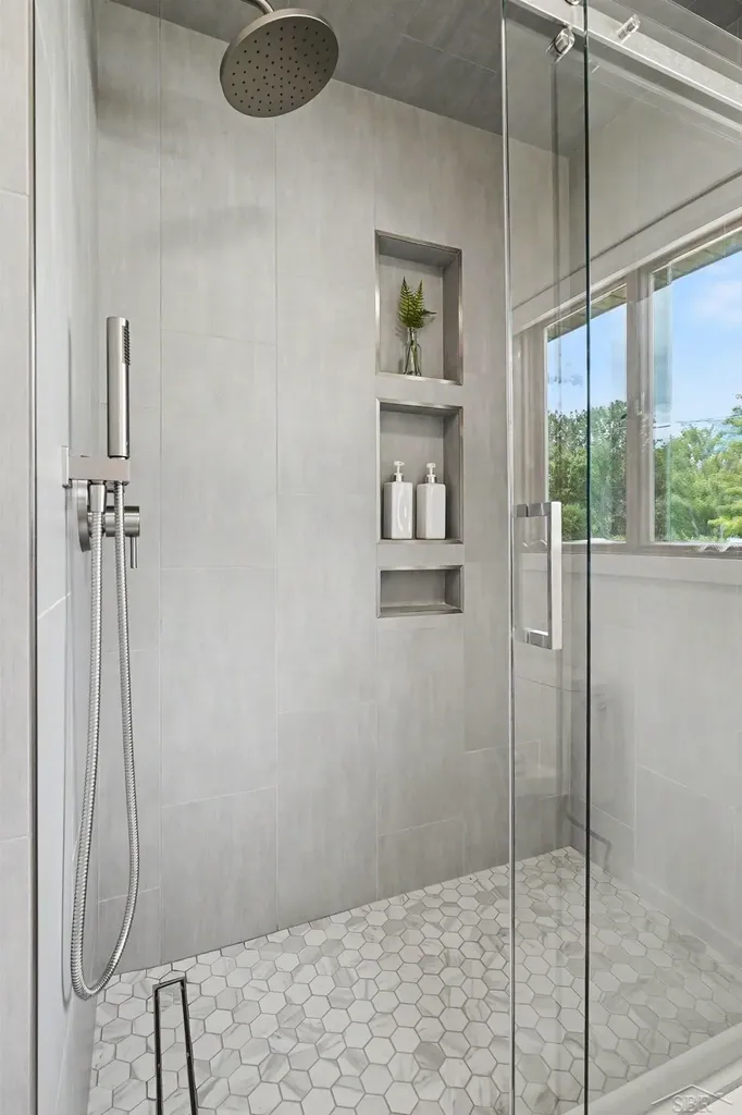 4991 N Pointe Drive Edenville Township MI 48657