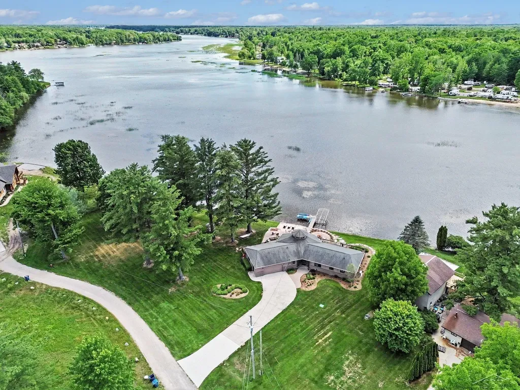 4991 N Pointe Drive Edenville Township MI 48657