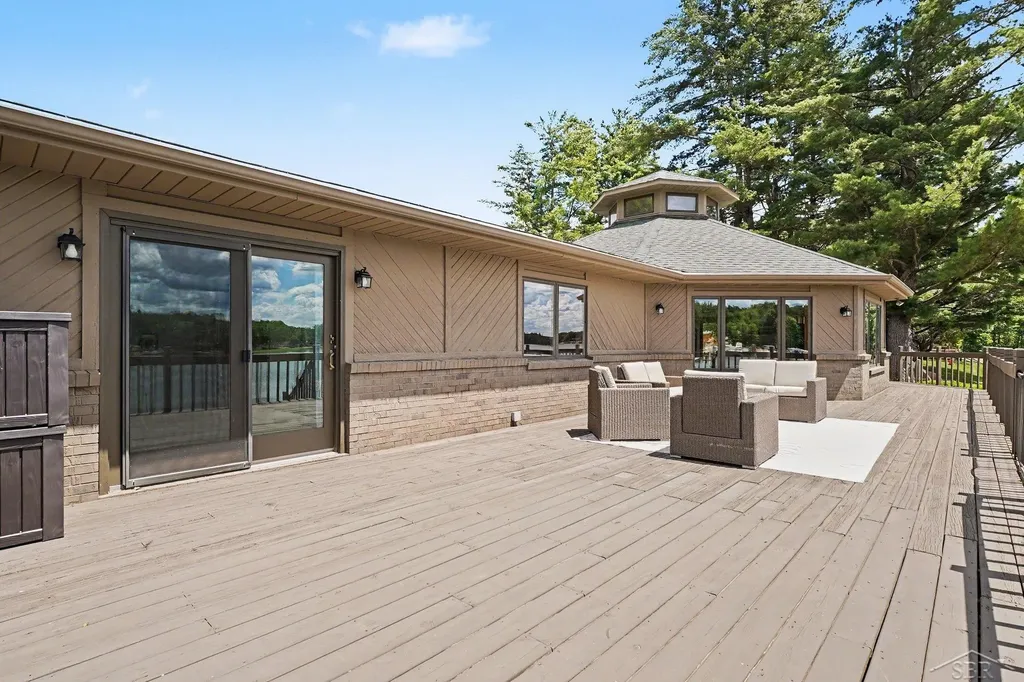 4991 N Pointe Drive Edenville Township MI 48657