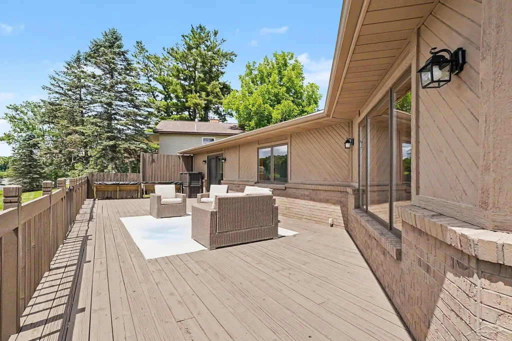 4991 N Pointe Drive Edenville Township MI 48657
