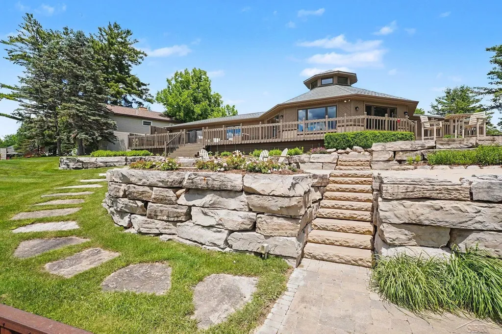 4991 N Pointe Drive Edenville Township MI 48657
