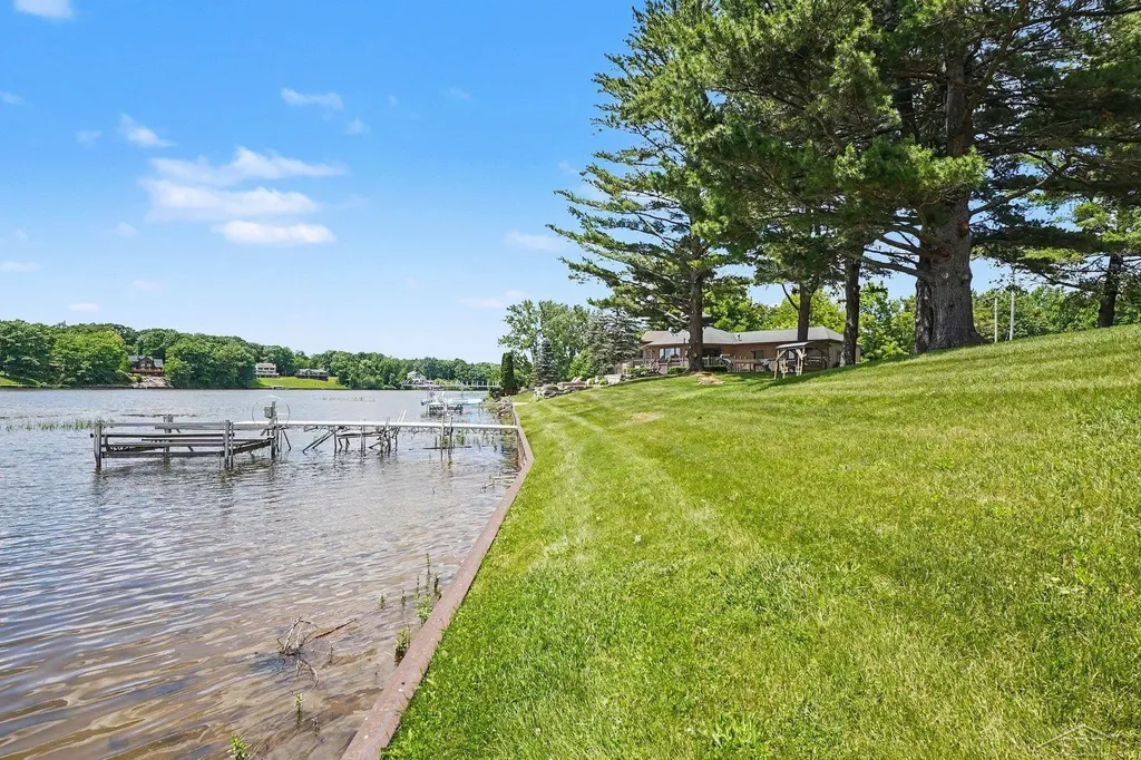 4991 N Pointe Drive Edenville Township MI 48657