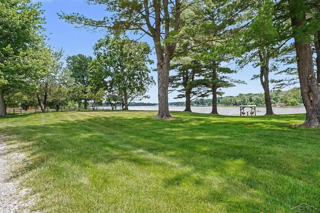 4991 N Pointe Drive Edenville Township MI 48657