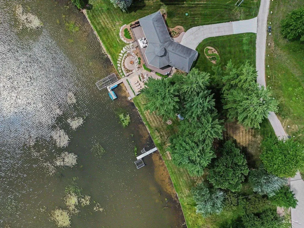 4991 N Pointe Drive Edenville Township MI 48657