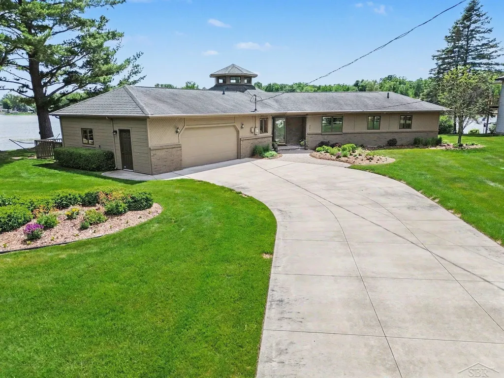 4991 N Pointe Drive Edenville Township MI 48657