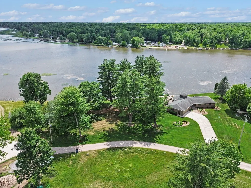 4991 N Pointe Drive Edenville Township MI 48657