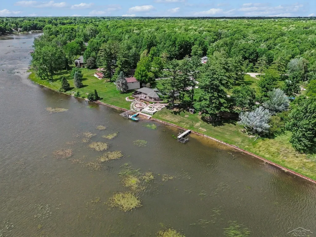 4991 N Pointe Drive Edenville Township MI 48657