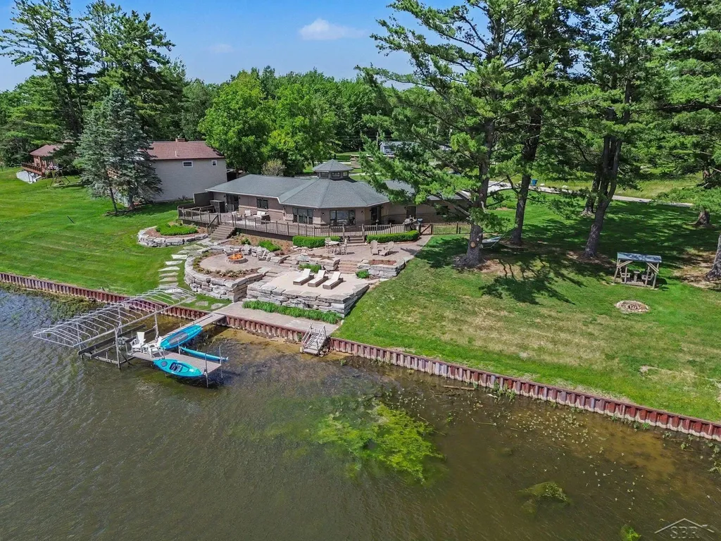 4991 N Pointe Drive Edenville Township MI 48657