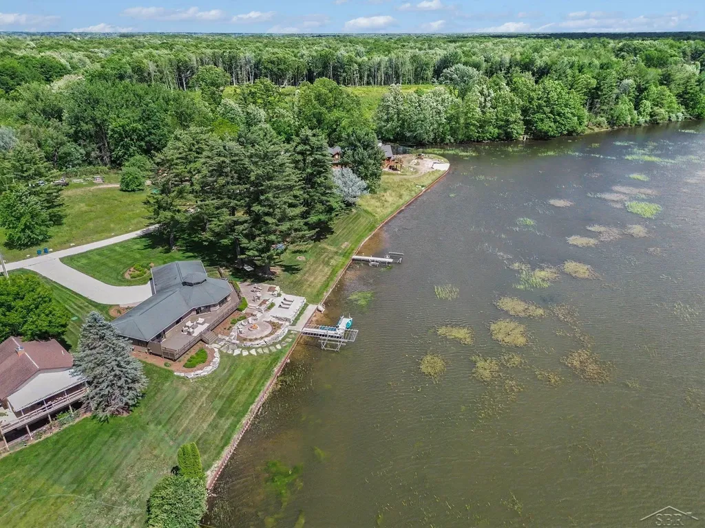 4991 N Pointe Drive Edenville Township MI 48657