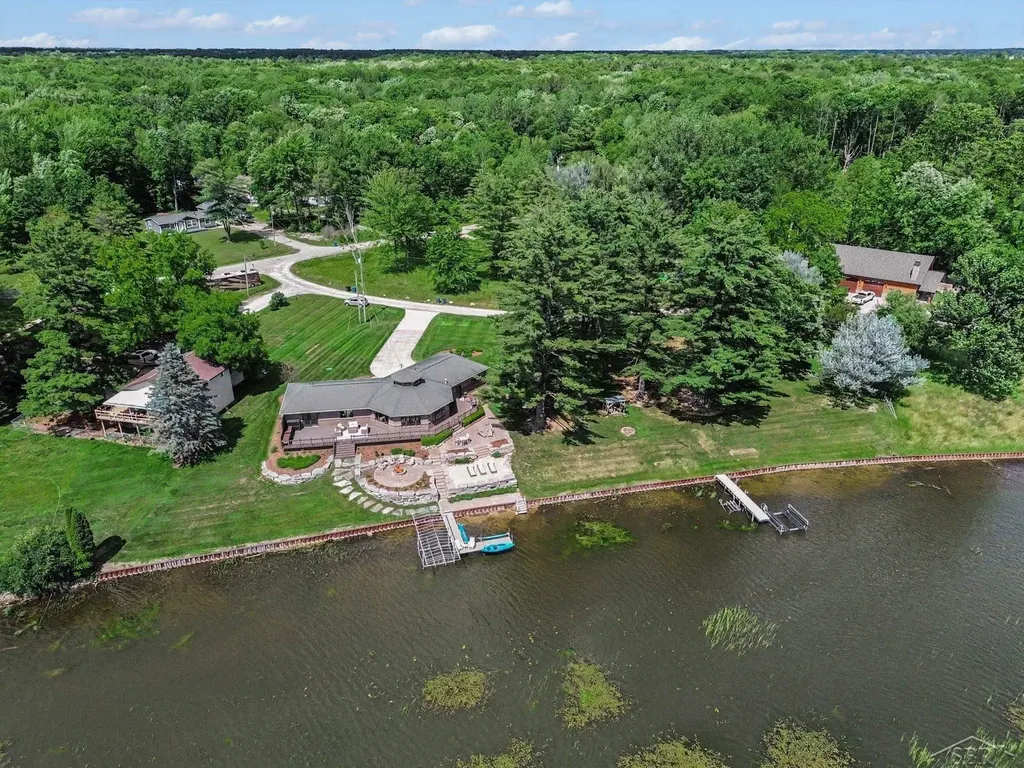 4991 N Pointe Drive Edenville Township MI 48657