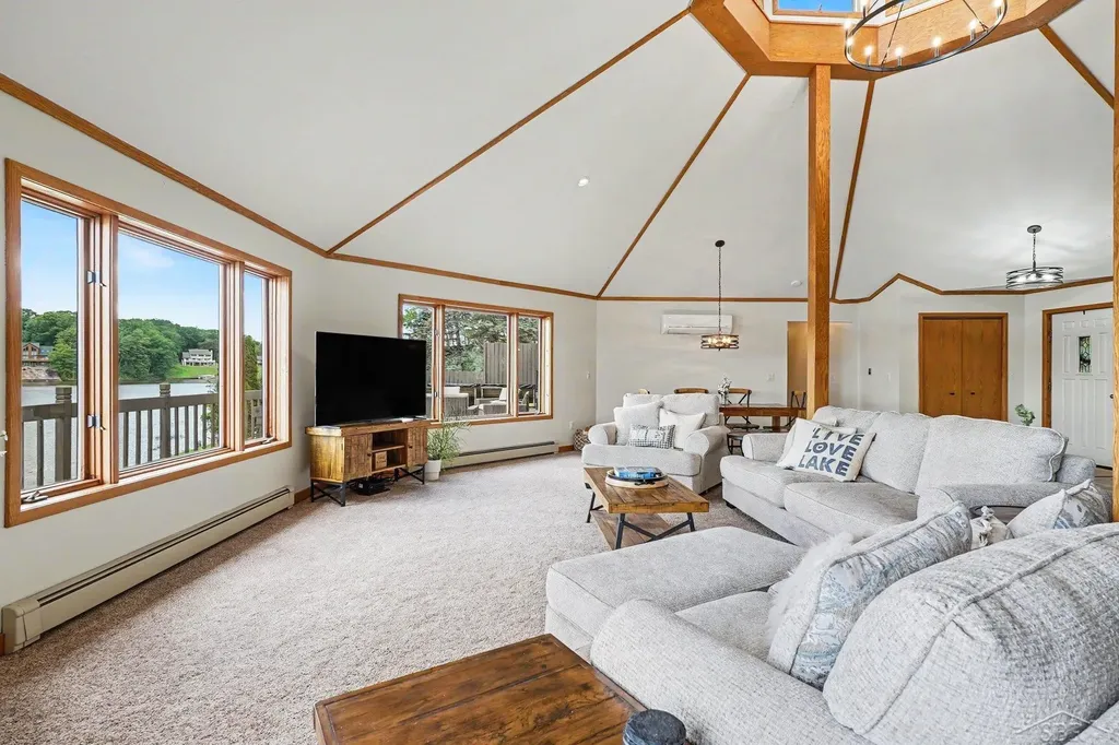 4991 N Pointe Drive Edenville Township MI 48657