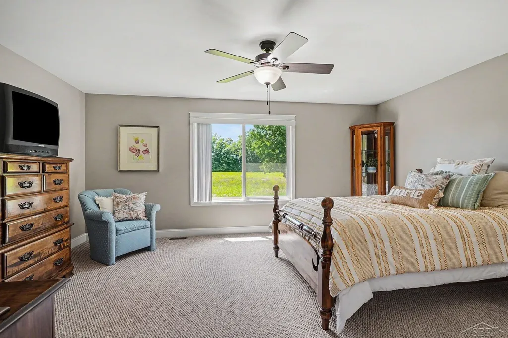102 Tuscany Circle Saginaw Charter Township MI 48603