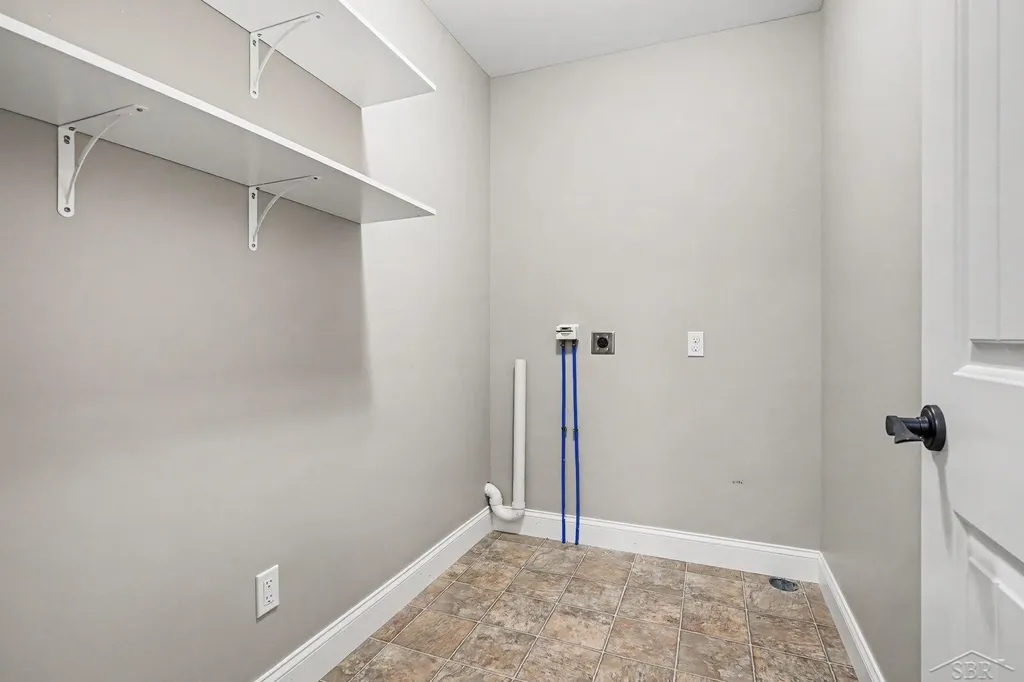 102 Tuscany Circle Saginaw Charter Township MI 48603