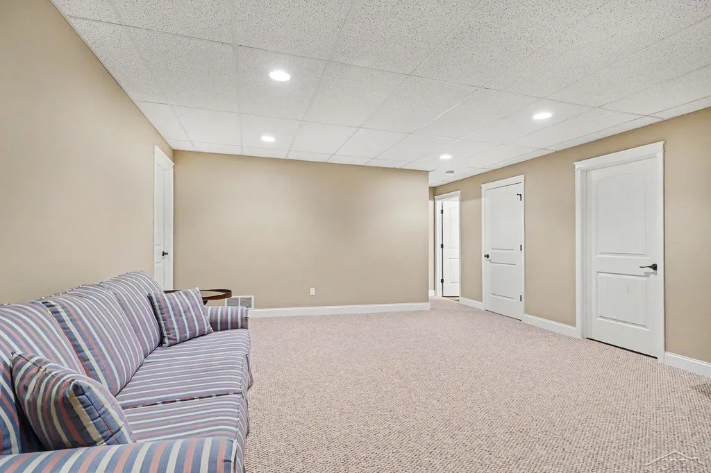 102 Tuscany Circle Saginaw Charter Township MI 48603