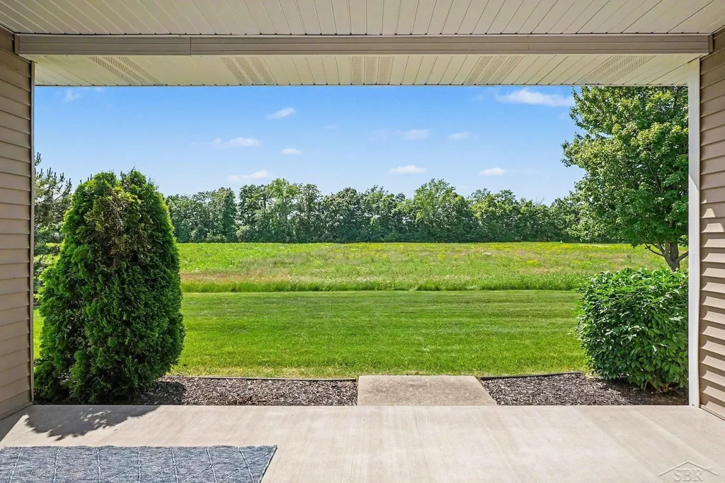 102 Tuscany Circle Saginaw Charter Township MI 48603