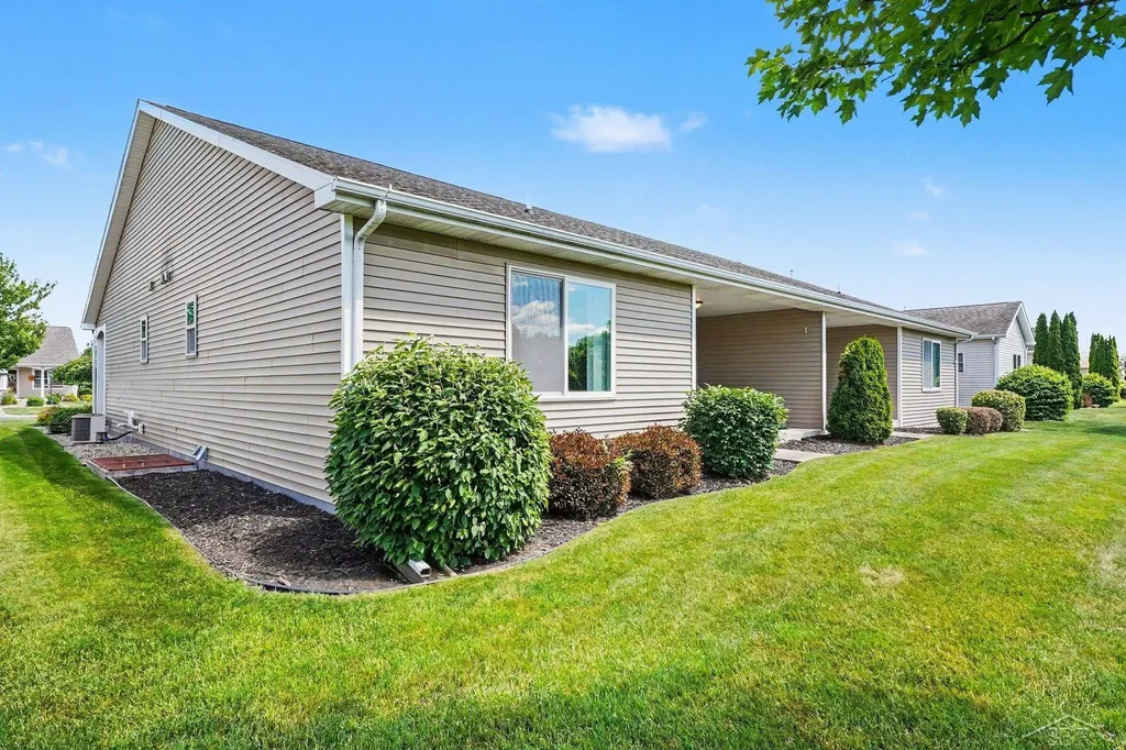 102 Tuscany Circle Saginaw Charter Township MI 48603