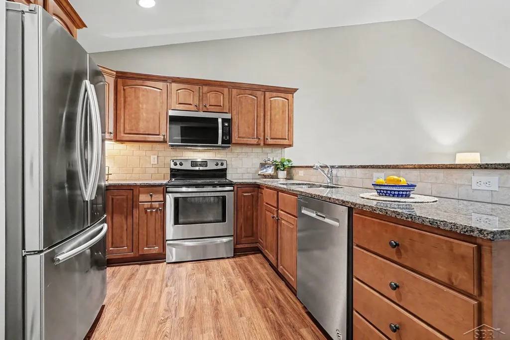 102 Tuscany Circle Saginaw Charter Township MI 48603