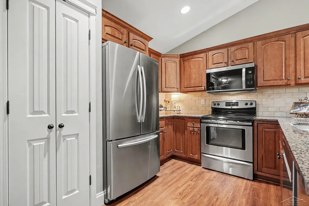 102 Tuscany Circle Saginaw Charter Township MI 48603