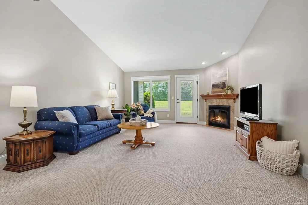 102 Tuscany Circle Saginaw Charter Township MI 48603