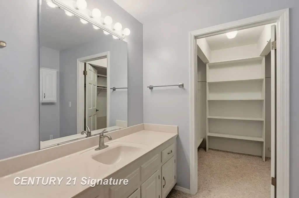 719 Kennely Road Saginaw Charter Township MI 48609