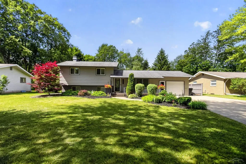 2112 Hillgrove Parkway Midland City MI 48642