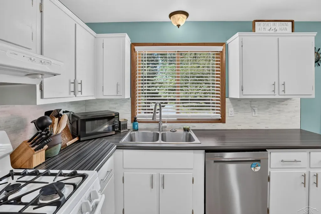 2112 Hillgrove Parkway Midland City MI 48642