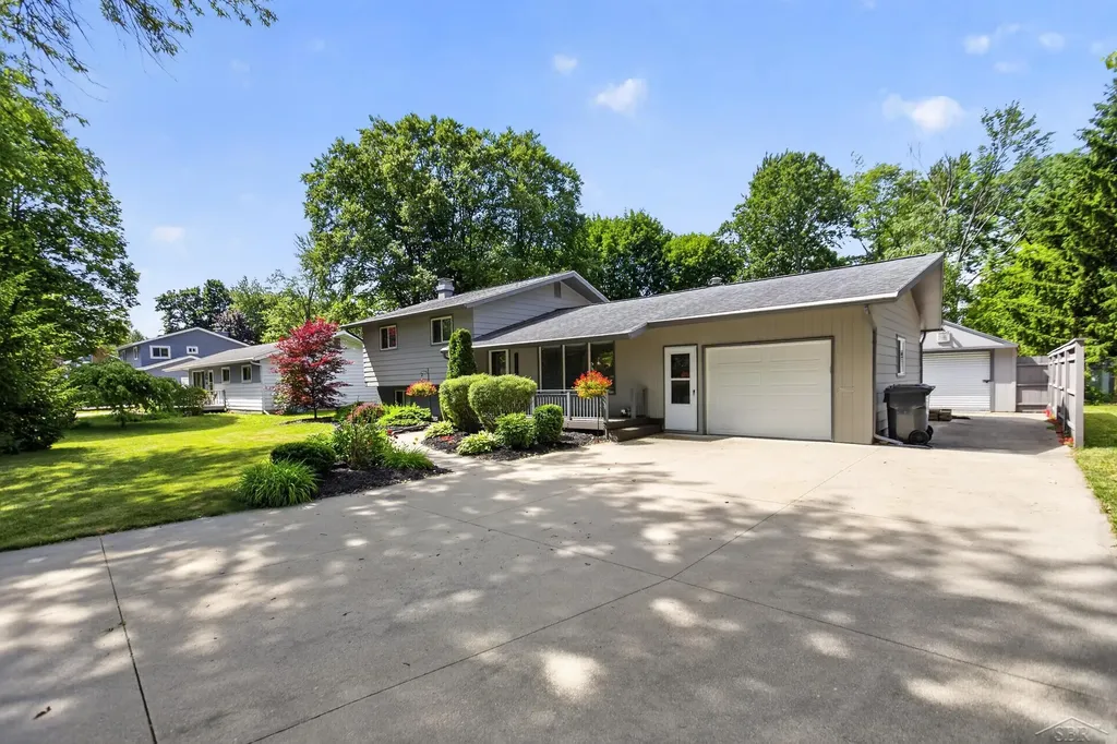 2112 Hillgrove Parkway Midland City MI 48642