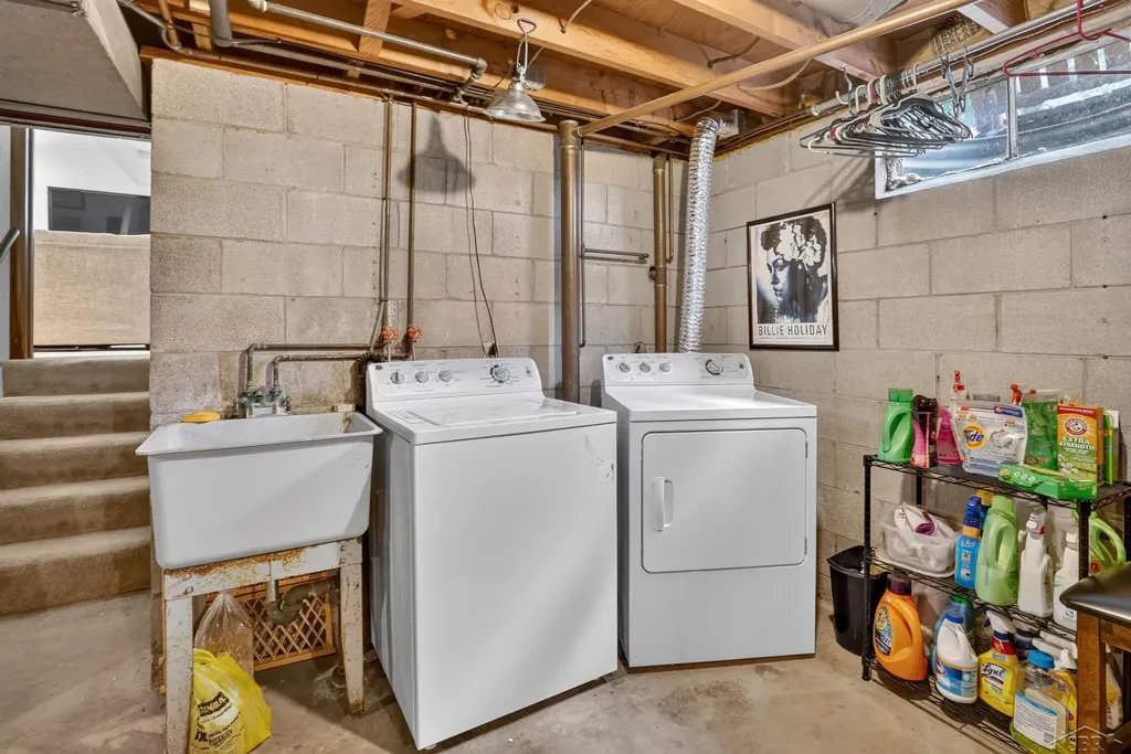 2112 Hillgrove Parkway Midland City MI 48642