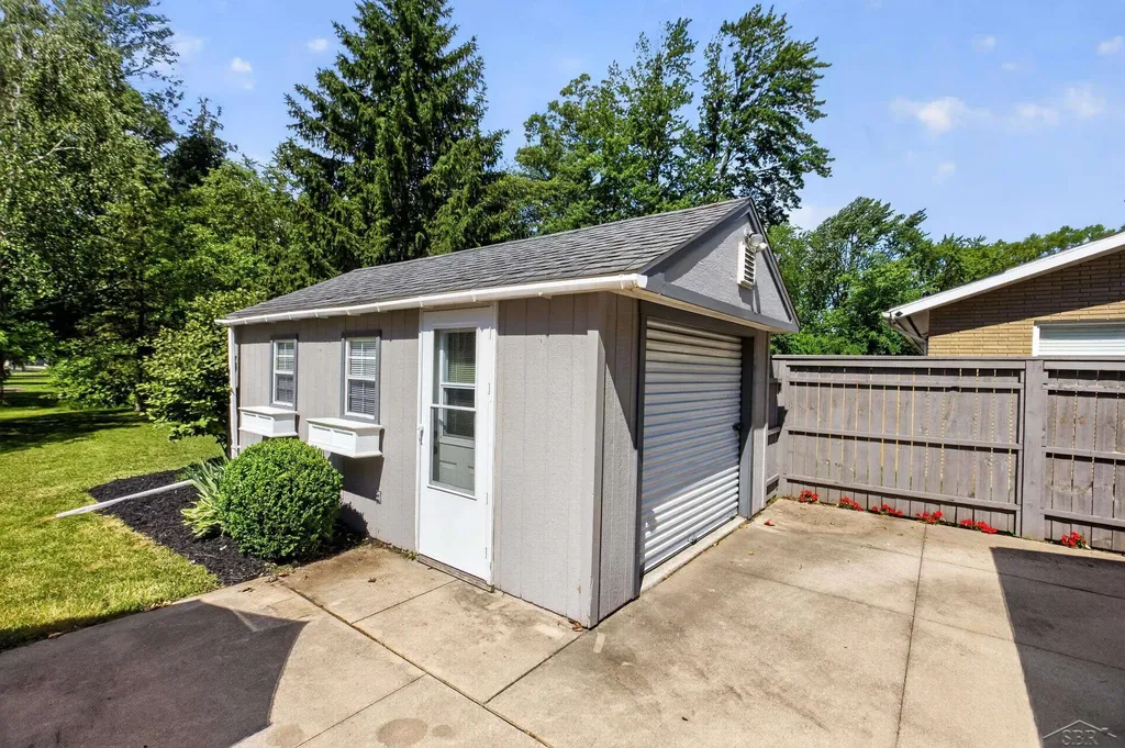 2112 Hillgrove Parkway Midland City MI 48642