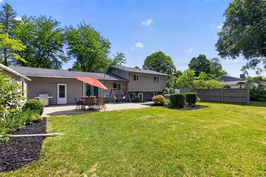 2112 Hillgrove Parkway Midland City MI 48642