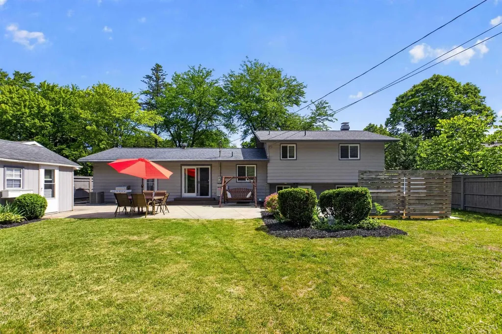 2112 Hillgrove Parkway Midland City MI 48642