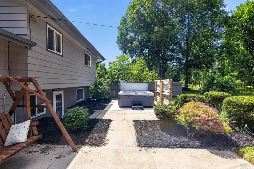 2112 Hillgrove Parkway Midland City MI 48642