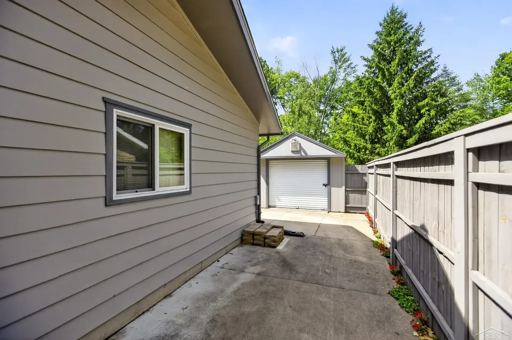 2112 Hillgrove Parkway Midland City MI 48642