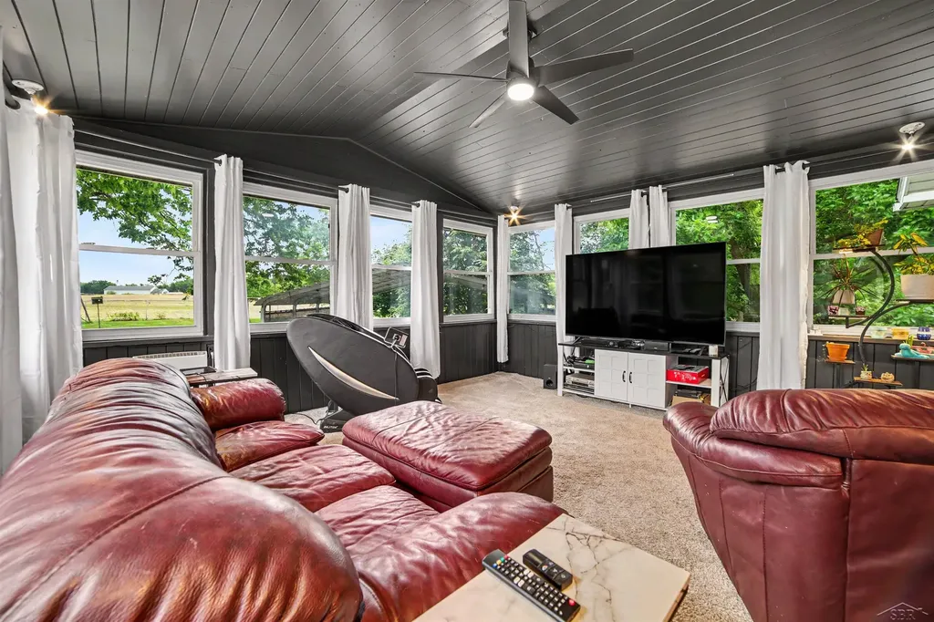 7123 Dixie Highway Bridgeport Charter Township MI 48722
