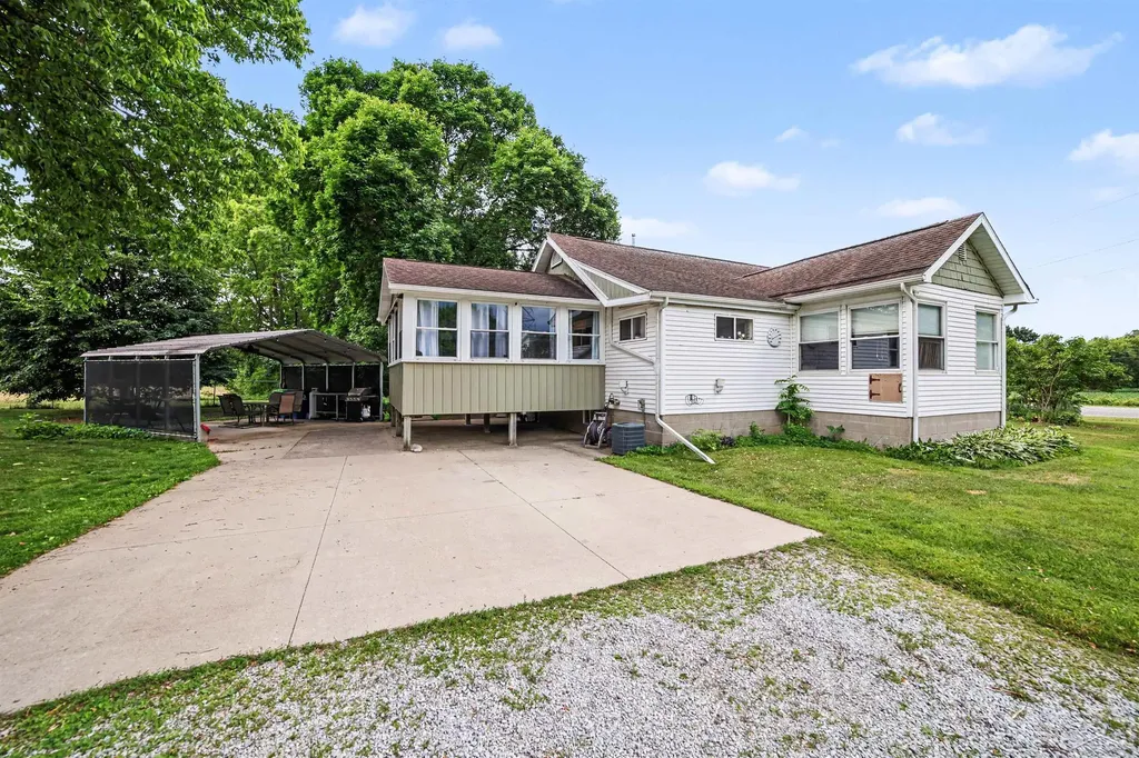 7123 Dixie Highway Bridgeport Charter Township MI 48722