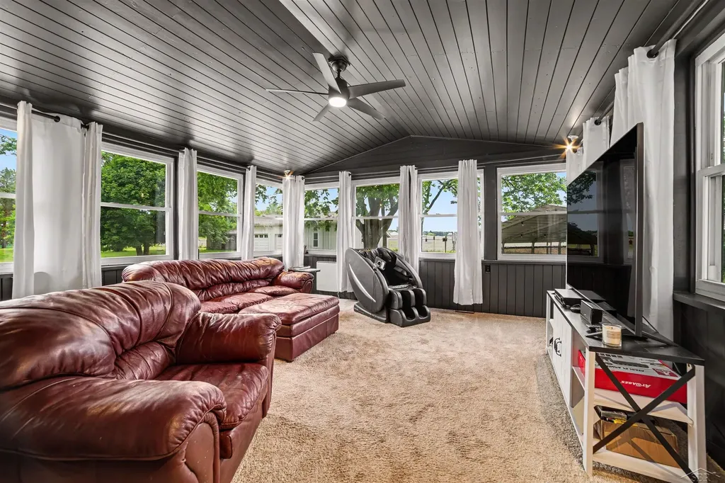 7123 Dixie Highway Bridgeport Charter Township MI 48722