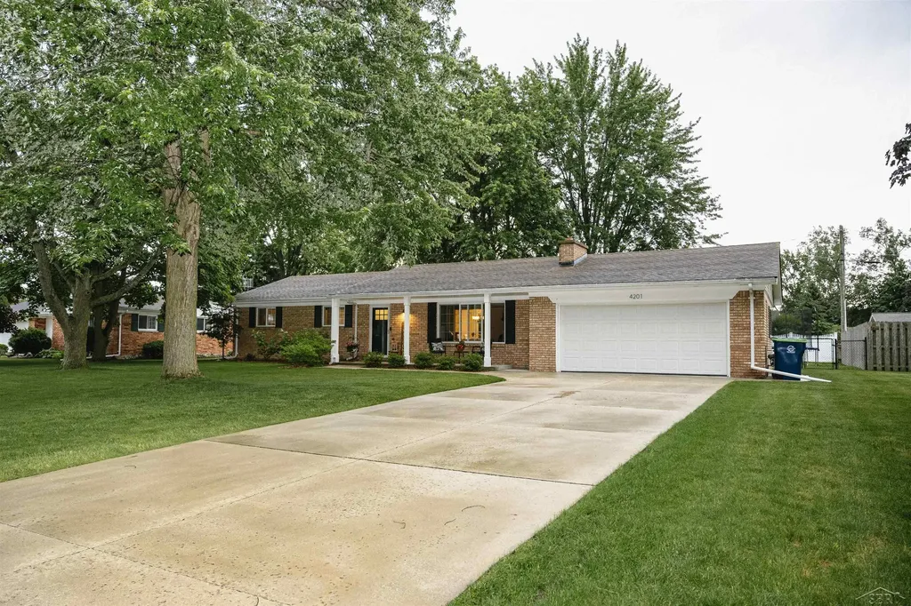 4201 Sweetbriar Dr. Drive Saginaw Charter Township MI 48603