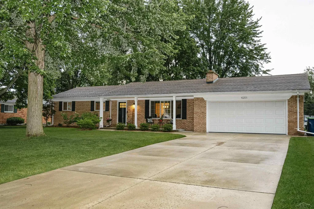4201 Sweetbriar Dr. Drive Saginaw Charter Township MI 48603