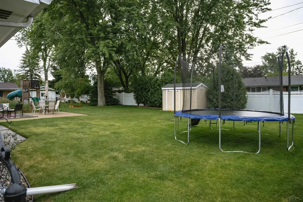 4201 Sweetbriar Dr. Drive Saginaw Charter Township MI 48603