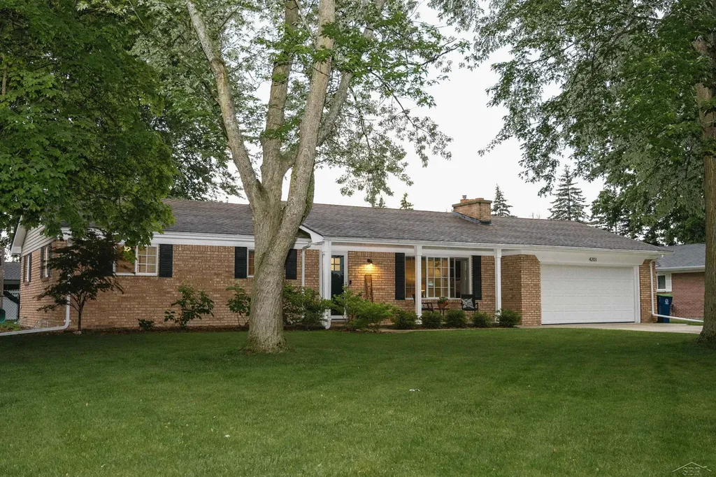 4201 Sweetbriar Dr. Drive Saginaw Charter Township MI 48603