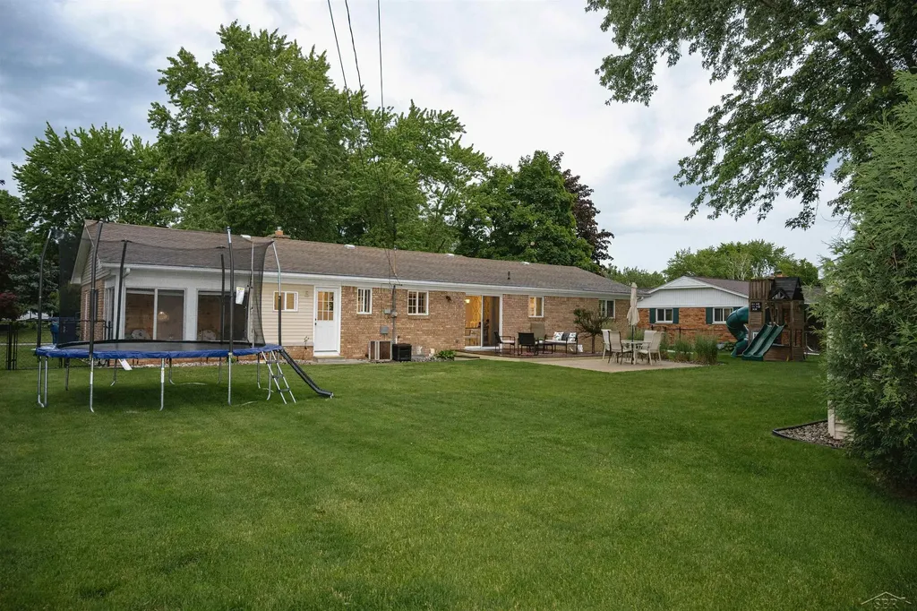4201 Sweetbriar Dr. Drive Saginaw Charter Township MI 48603