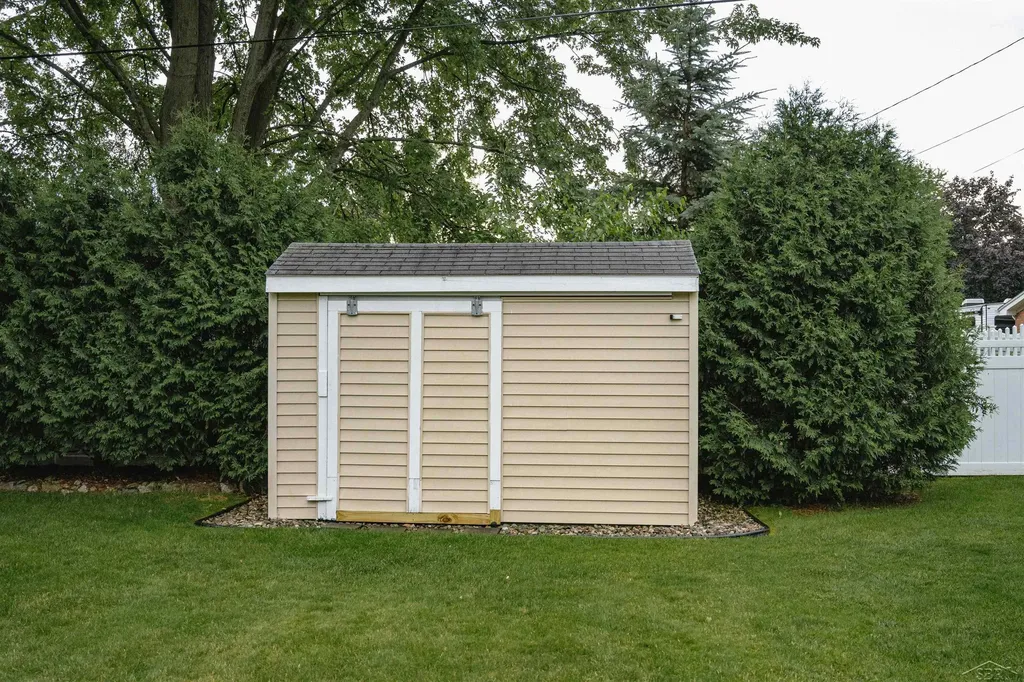 4201 Sweetbriar Dr. Drive Saginaw Charter Township MI 48603