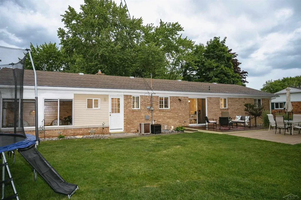 4201 Sweetbriar Dr. Drive Saginaw Charter Township MI 48603