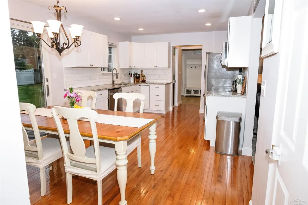 4201 Sweetbriar Dr. Drive Saginaw Charter Township MI 48603