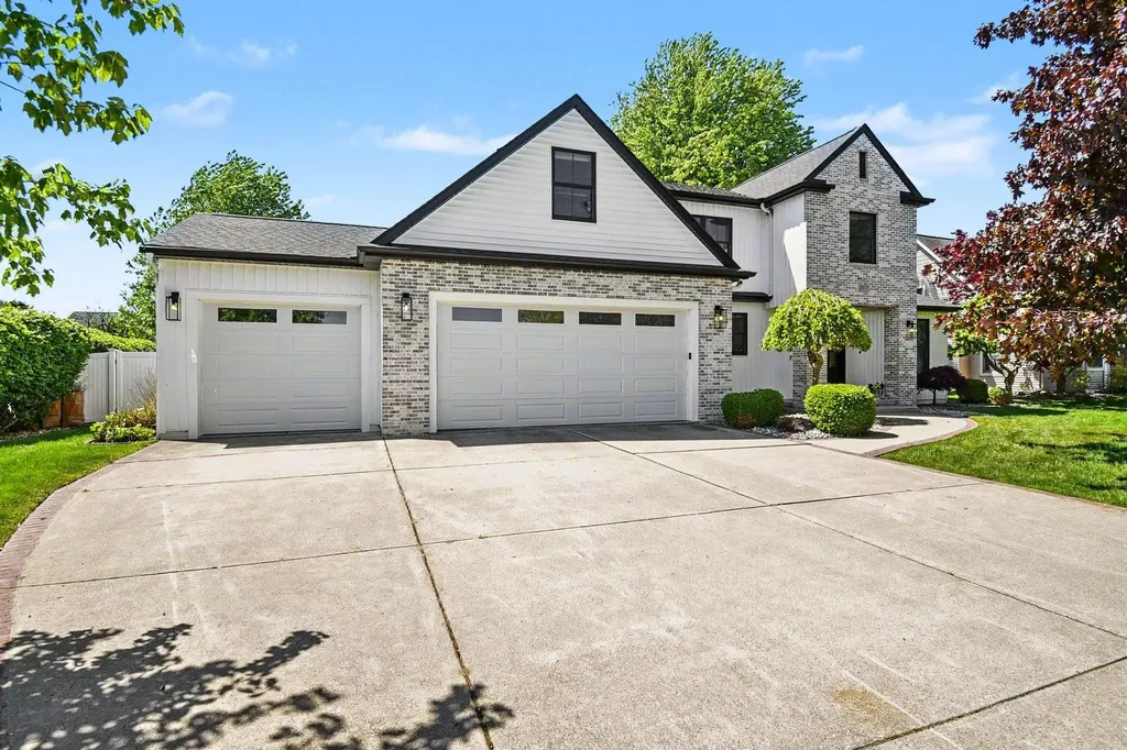 6715 Deer Run Trail Saginaw Charter Township MI 48603