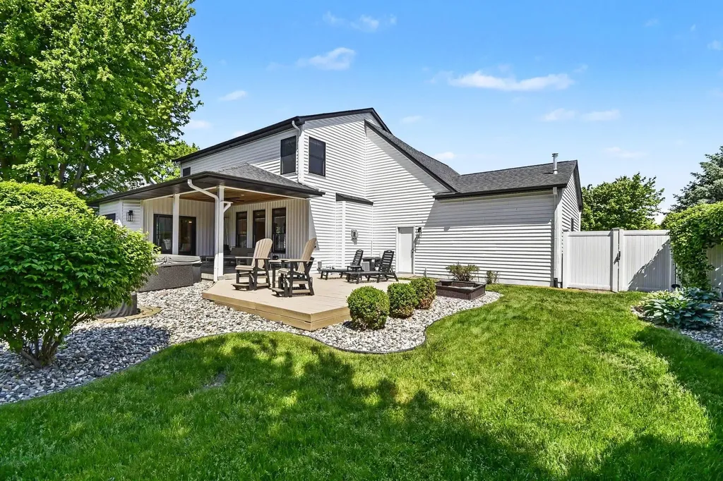 6715 Deer Run Trail Saginaw Charter Township MI 48603