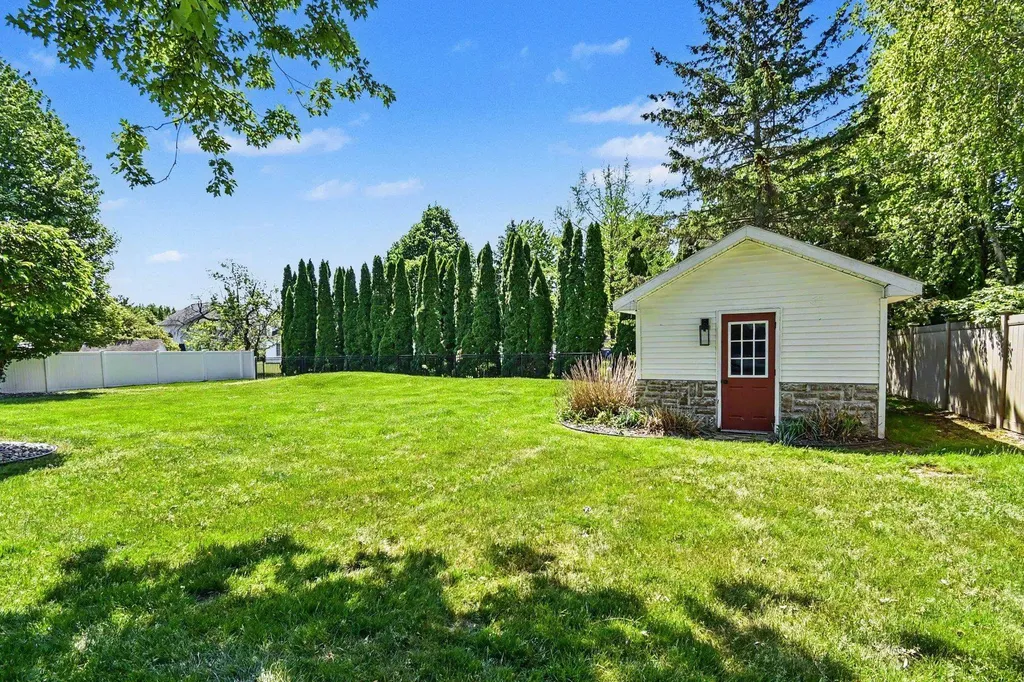 6715 Deer Run Trail Saginaw Charter Township MI 48603