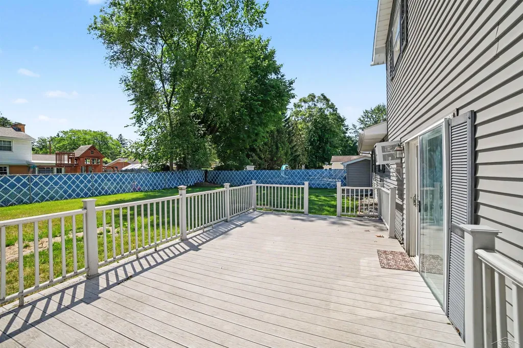 1870 W Packard Drive Saginaw Charter Township MI 48638