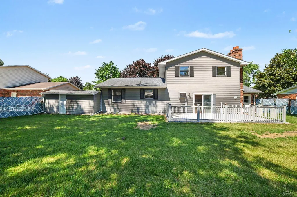 1870 W Packard Drive Saginaw Charter Township MI 48638