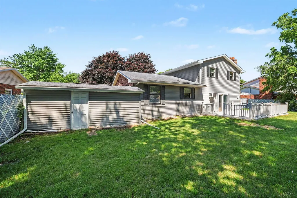 1870 W Packard Drive Saginaw Charter Township MI 48638
